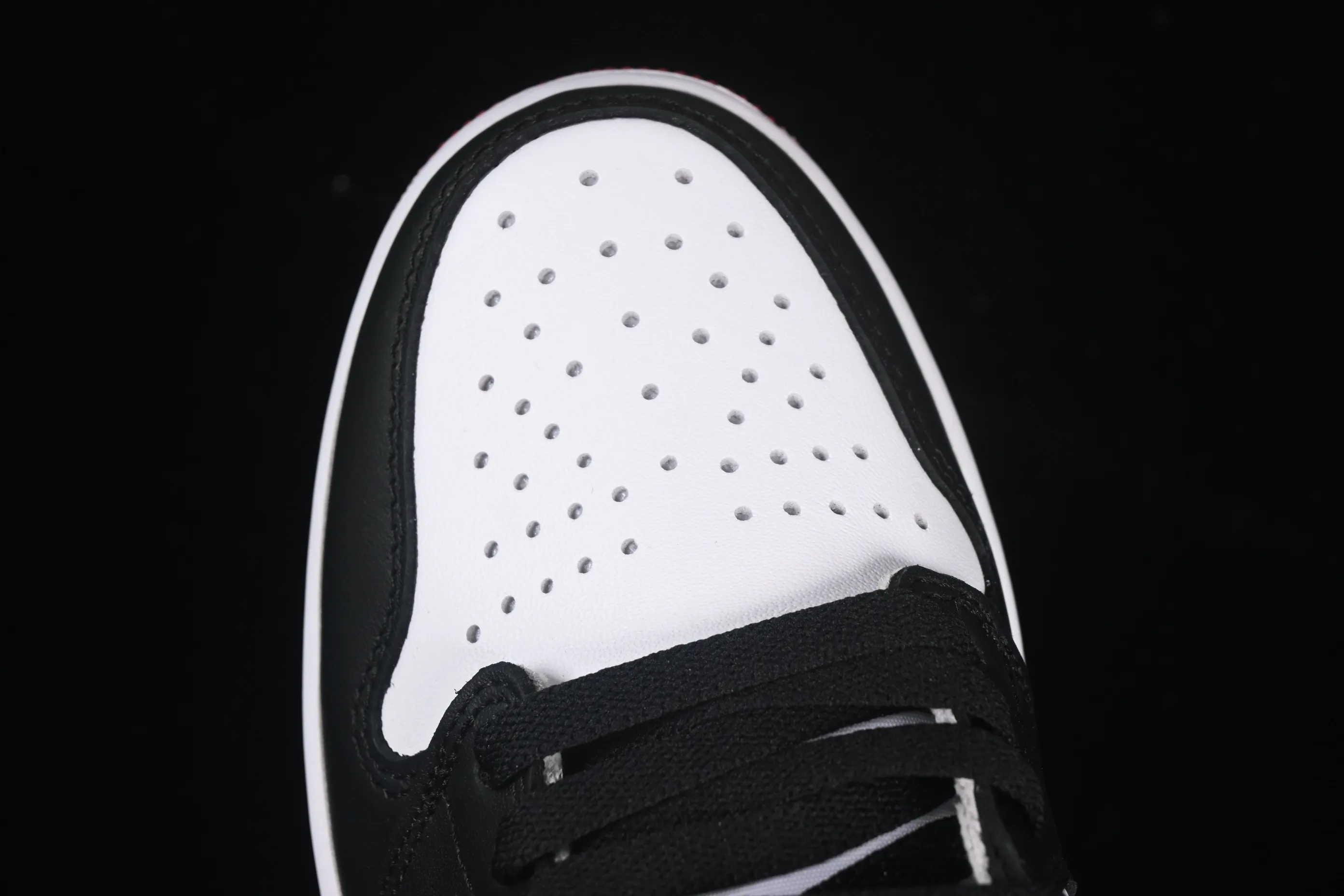 All categories Air Jordan Jordan series basketball shoes Air Jordan 1 High Air Jordan 1 High Retro OG AJ1 Joe 1 black toe high-top basketball shoes 555088-125
